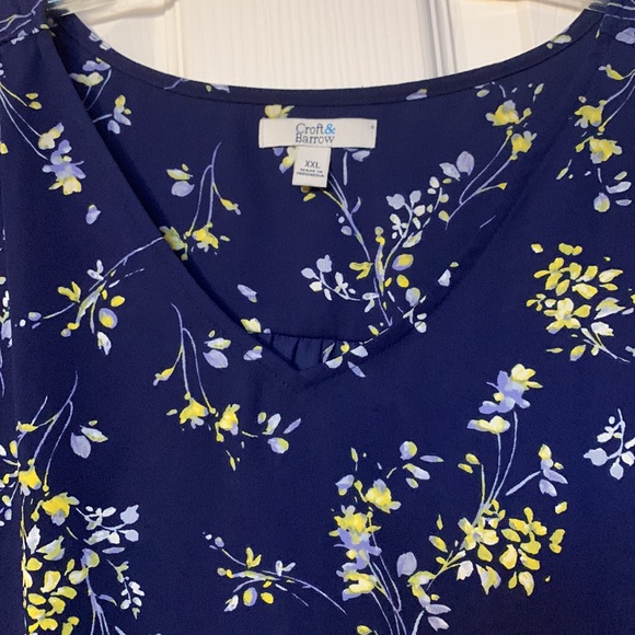 Croft & barrow blue v neck shirt sleeve top with yellow/ blue/ white flowers xxl - Picture 3 of 7